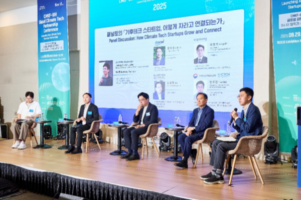 2025 아시아 기후기술 글로벌 파트너십 컨퍼런스 패널토의. 왼쪽부터 박재홍 고려대 첨단기술비즈니스학과 교수, 강지성 한국그리드포밍 대표이사, 지현석 소풍벤처스 수석심사역, 한우진 과학기술정보통신부·UN CTCN 선임자문역.   사진=현대차정몽구재단