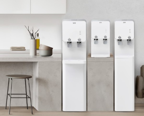 더슬림 정수기는 슬림한 사이즈(23cm)와 심플한 디자인으로 공간 활용도를 높여주고, 더슬림 더블(27cm) 은 풍부한 정수 용량을 자랑해 카페, 소형 매장, 사무실 등 다양한 장소에 맞춤 환경을 제공한다. 사진=세스코