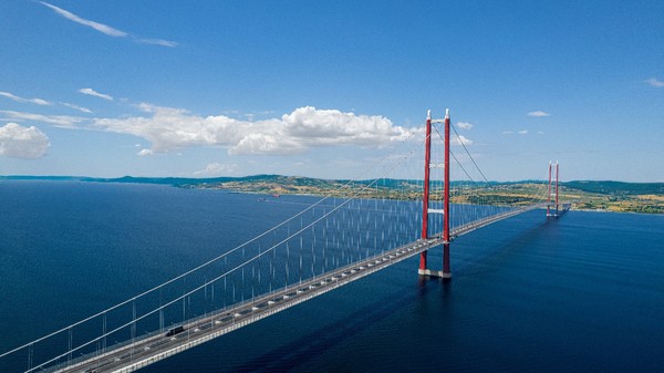 ‘해외건설 10대 프로젝트’에 선정된 튀르키예 차나칼레 대교 전경.  사진=DL이앤씨