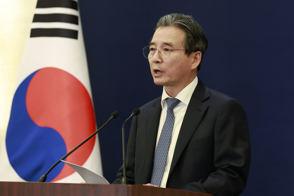 김용범 대통령실 정책실장이 24일(현지시간) 미국 뉴욕 유엔본부에서 이재명 대통령과 스콧 베센트 미국 재무장관 면담 관련 브리핑을 하고 있다.   사진=연합뉴스