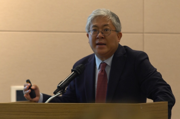 한국기업거버먼스포럼에서 2일 발표하는 이한상 고려대 교수.