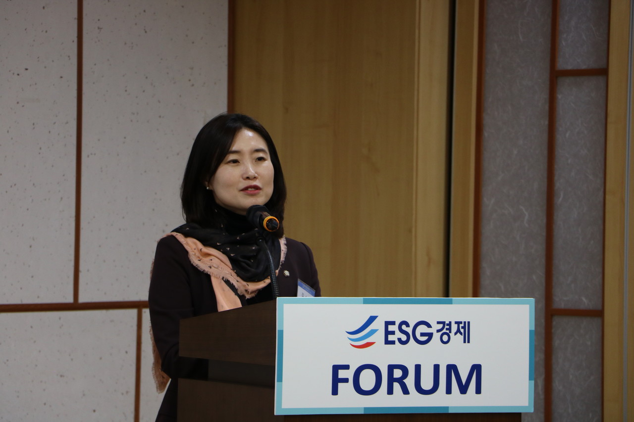 국민의힘 김소의 의원이 11월18일 열린 ESG경제 창간 5주념 기념 포럼에서 축사하고 있다. 사진=ESG경제 