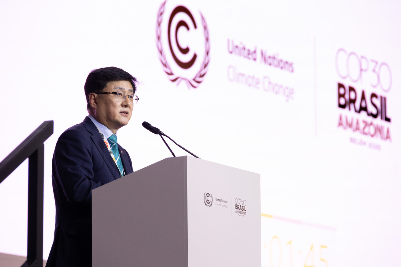 김성환 기후에너지환경부 장관이 17일(현지시간) 브라질 벨렝에서 열린 제30차 유엔기후변화협약당사국총회(COP30)에서 2035 NDC 목표에 대해 고위급 연설을 하고 있다. 사진=연합